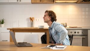 Dehnen gegen Alltagswehwehchen: weniger Schmerz, mehr Wohlgefühl auf sportmuffel.net